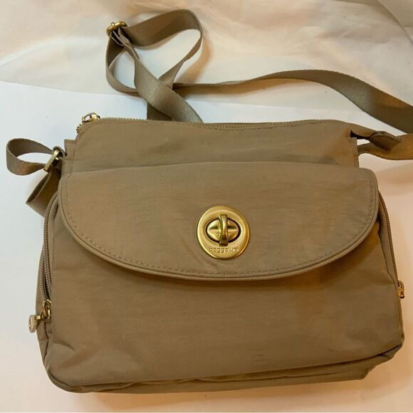 Baggallini Provence Crossbody Bag 9”x7.75” Tan organizer - Picture 3 of 14